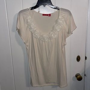 Ladies Elle Lightweight Cream Colored Short Sleeve Shirt Size Medium
